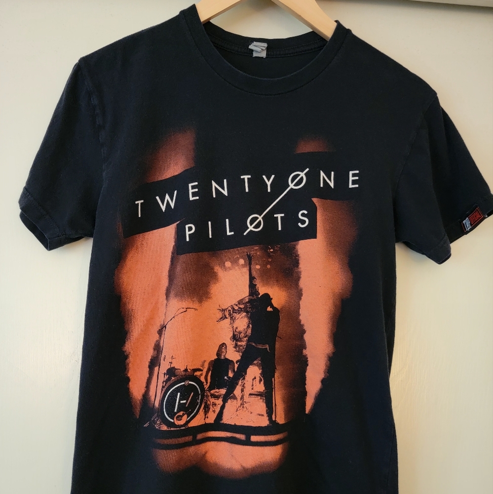Twenty One Pilots tee